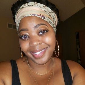 Meet your Posher, Adia